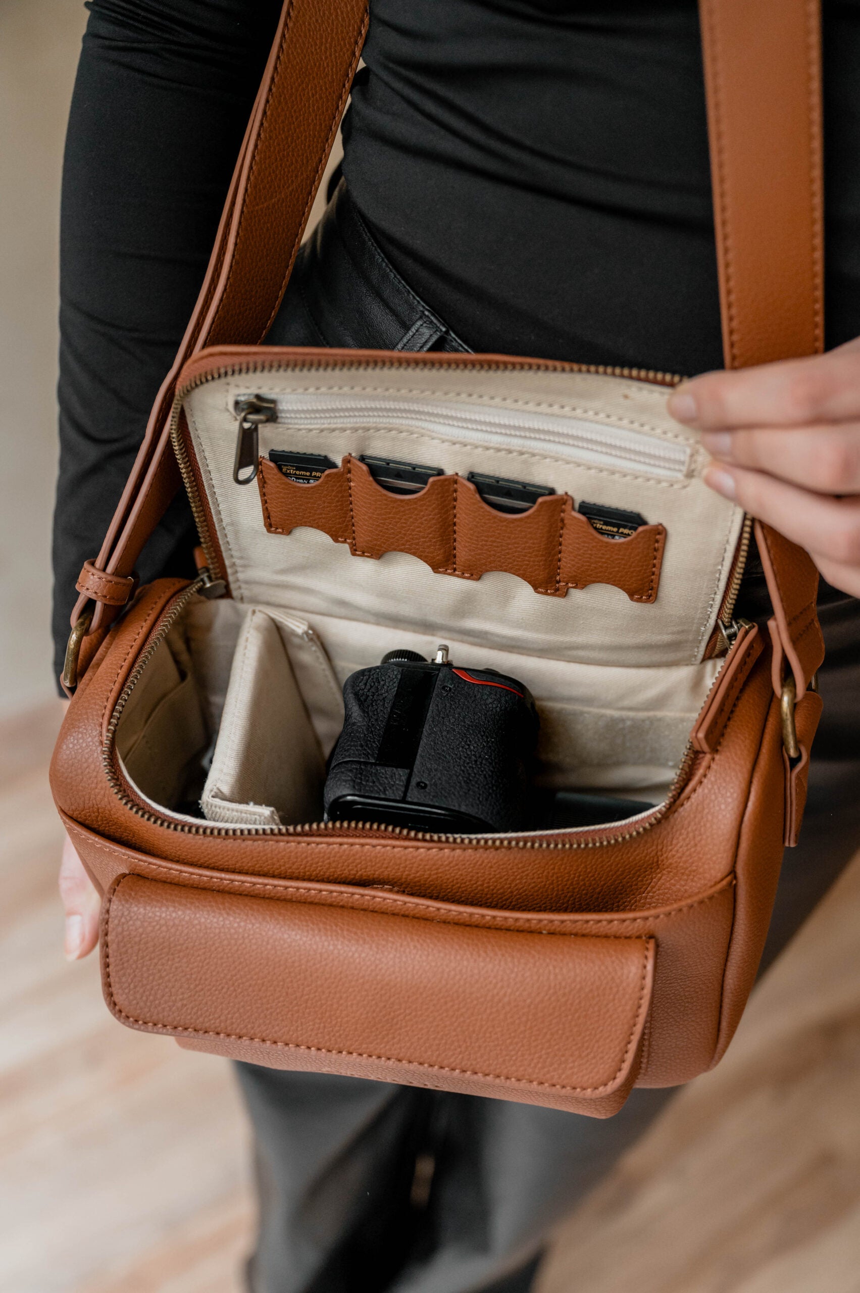 Compacte stijlvolle cameratas voor fotografen onderweg en op reis