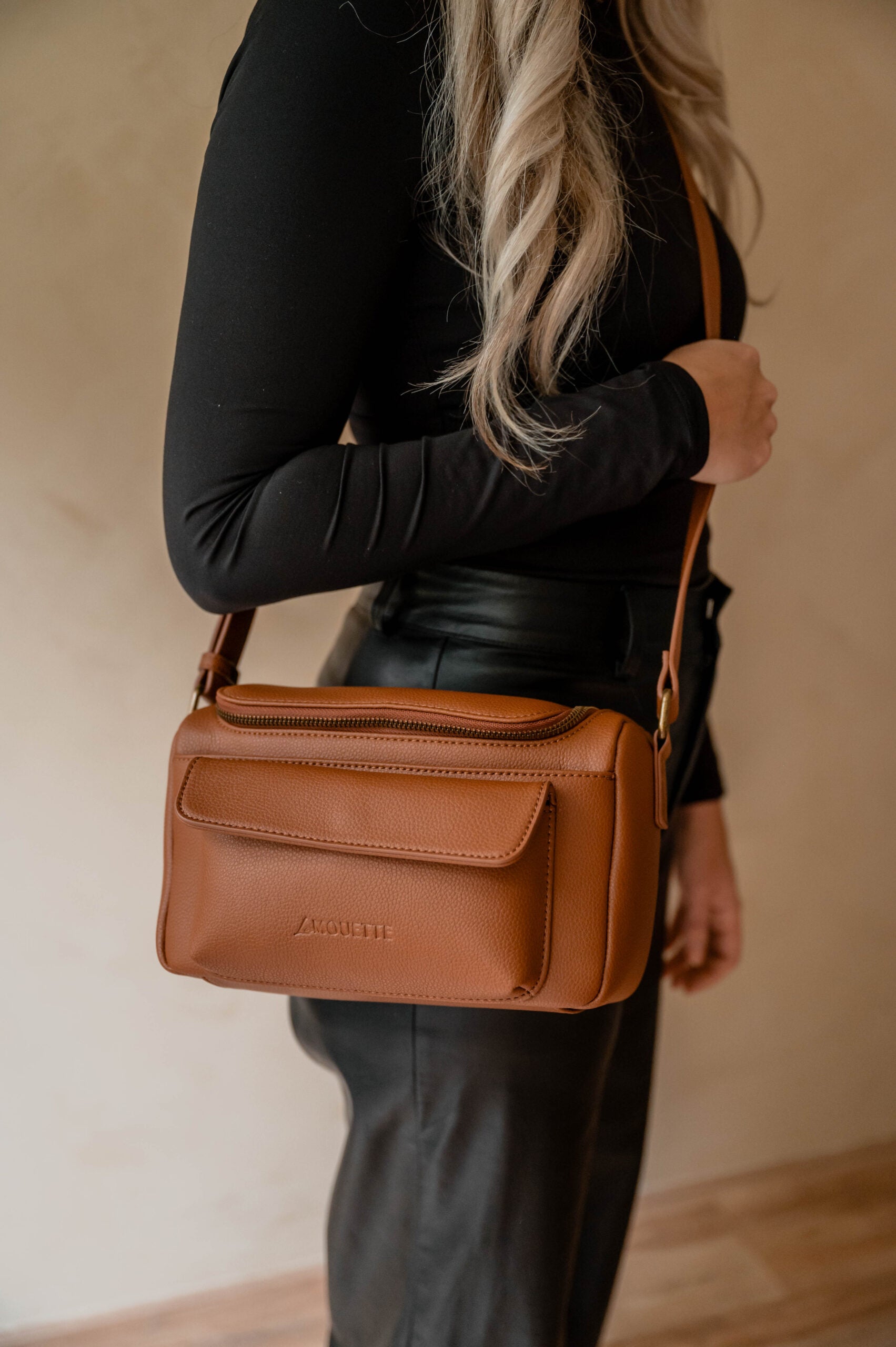 Compacte stijlvolle cameratas voor fotografen onderweg