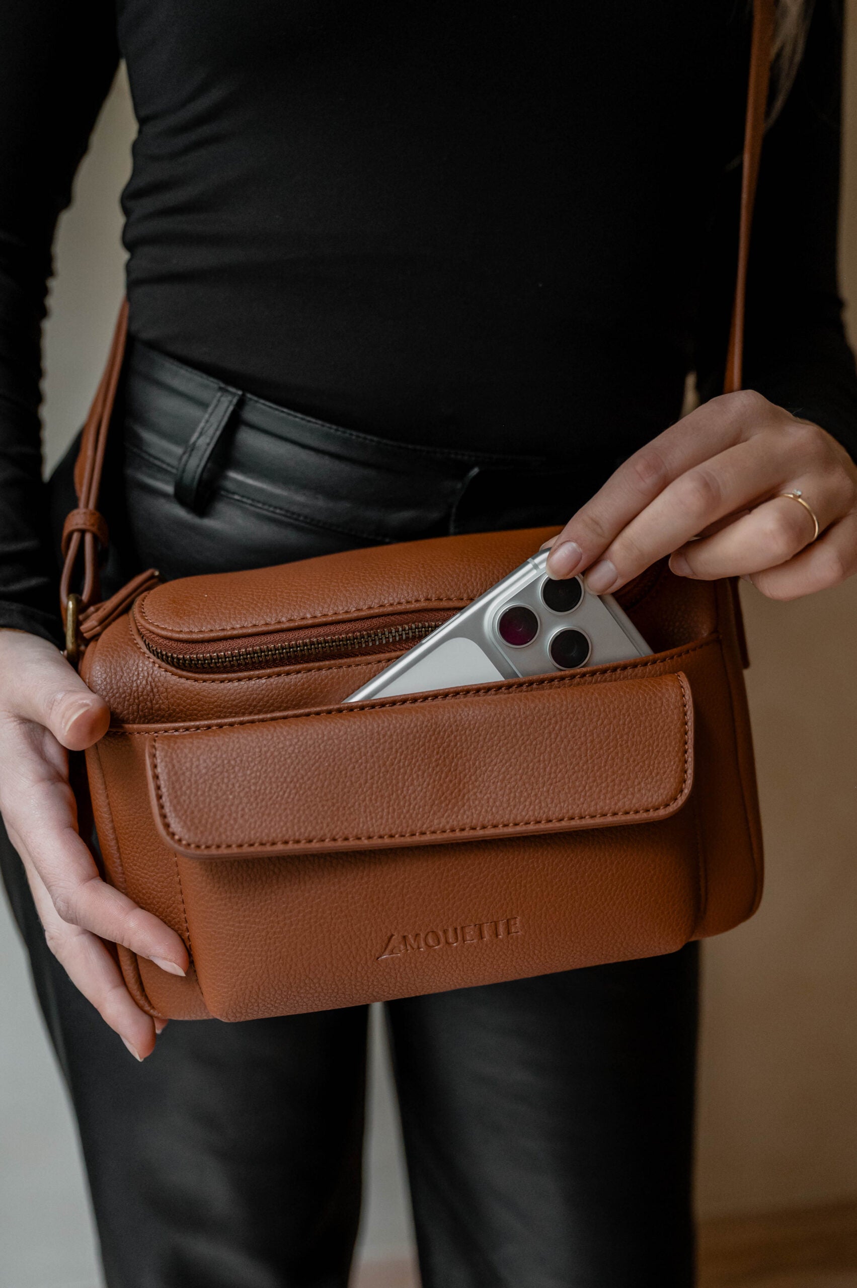 Compacte stijlvolle cameratas voor fotografen onderweg en op reis
